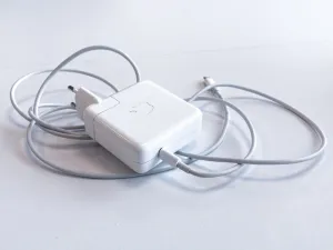 شاحن سريع 65W GaN